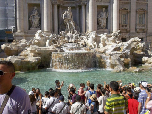 Roma fontana de Trevi  crónicas italia
